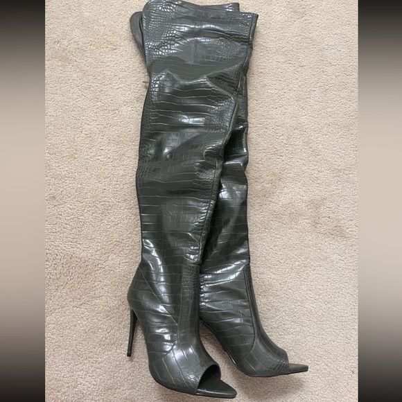 Cape Robbin Toxic Boots - Picture 1 of 4